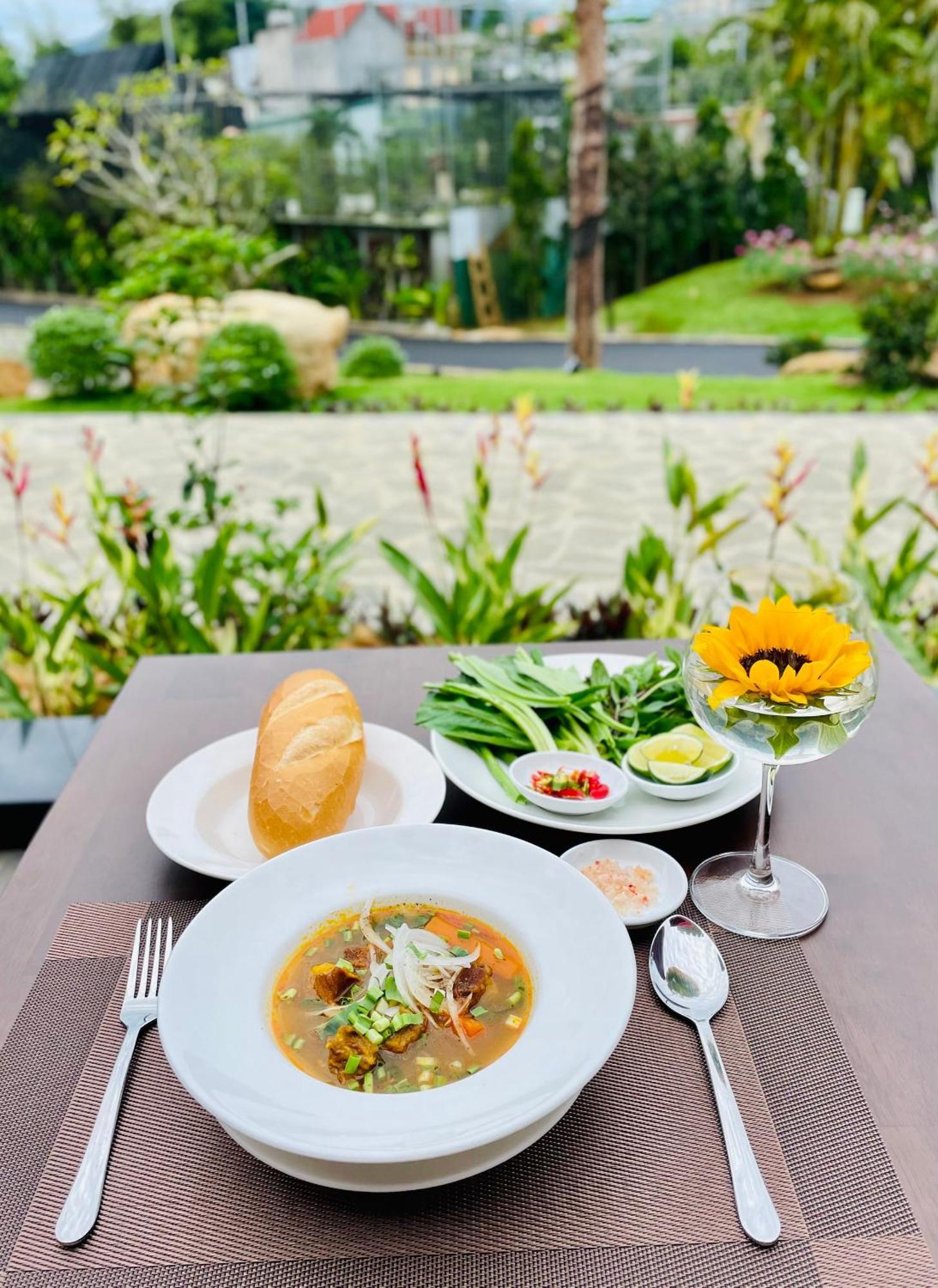 Sunflower Hotel & Resort Bảo Lộc Exterior foto